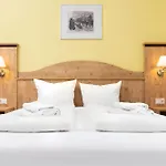 Waldschloesschen Und Spezialitaetenrestaurant ゲストハウス オーバーホーフ