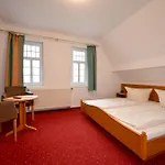 ゲストハウス Waldschloesschen Und Spezialitaetenrestaurant オーバーホーフ