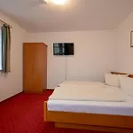 ゲストハウス Waldschloesschen Und Spezialitaetenrestaurant