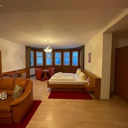 Waldschloesschen Und Spezialitaetenrestaurant Гостевой дом