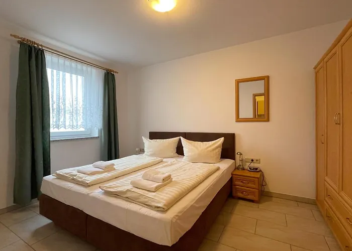 Waldschloesschen Und Spezialitaetenrestaurant Oberhof (Thuringia)