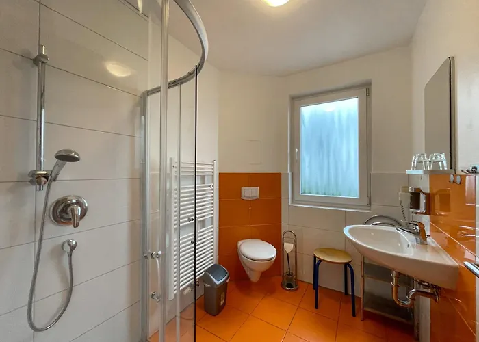 Waldschloesschen Und Spezialitaetenrestaurant Konukevi