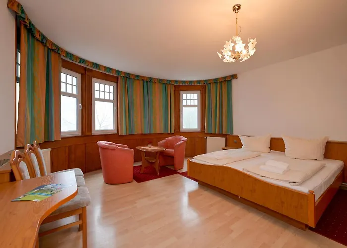 Konukevi Waldschloesschen Und Spezialitaetenrestaurant 3*